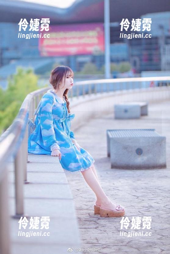 啾小妍无圣光红裙魅力写真，图片展现出迷人风格与姿态-伶婕霓