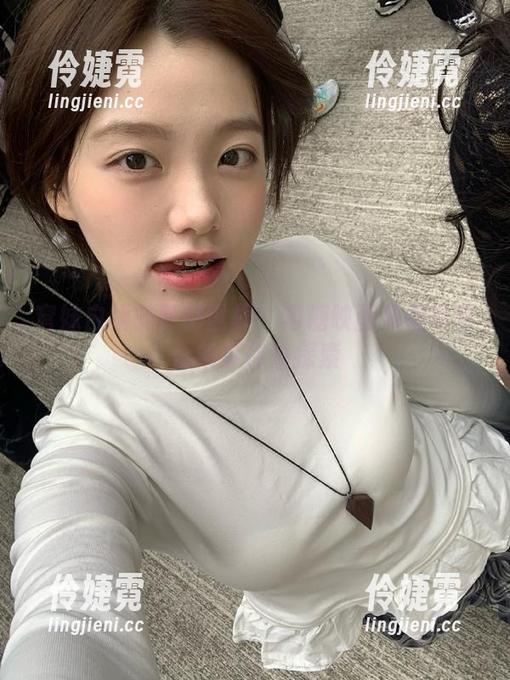 穹妹白裙的梦幻世界：喵糖映画免费写真合集等你来探索-伶婕霓