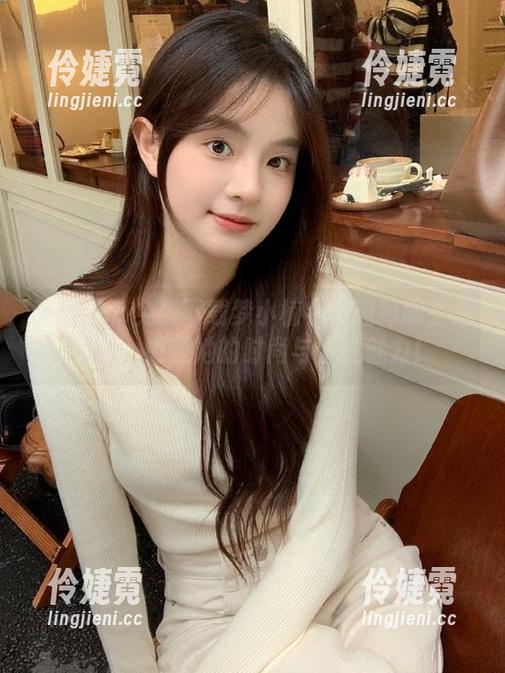 嗲囡囡 - 免费下载梦小楠小夜猫制服主题写真，感受她的时尚与个性魅力！-伶婕霓