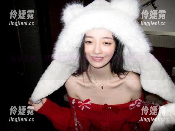 头条女神 - 刘芸熙高清图集套装，展示她在镜头前的自信与魅力-伶婕霓