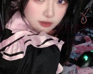 头条女神 - 尹菲精彩制服全套图集，感受她在时尚世界中展现的无限创意与灵感