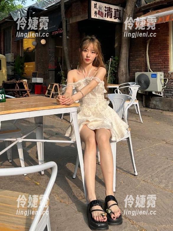 头条女神 - 夏日狂欢季，王竹带来的免费写真图片，刷新你的视觉体验！-伶婕霓