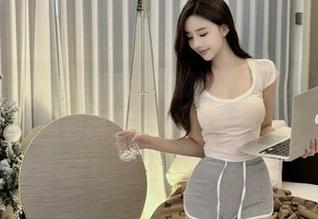 头条女神 - 甜美琳琳的瑜舍佳人写真，美图图包唤醒你的心动瞬间！