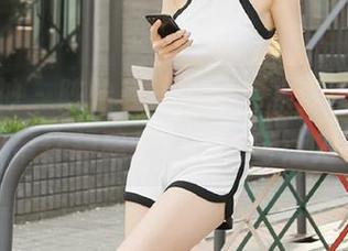头条女神 - 陈怡曼最新死库水美图，图集带你领略夏日清凉与活力