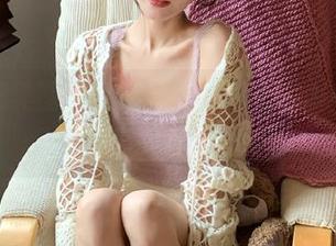 无圣光美图，女主K在可爱的制服中演绎甜美动人写真