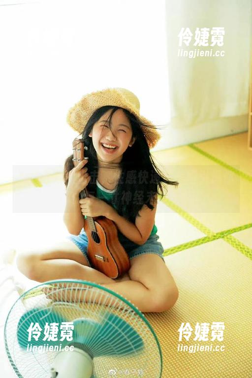 女主K再次出击，性感快递员美图引爆你的每一寸神经末梢！-伶婕霓