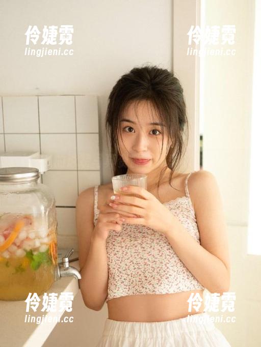 女主K的泳装写真资源，夏季必备的视觉盛宴-伶婕霓