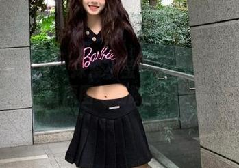 学妹加速跑 - 探索小莹学妹的世界：精美写真原图与细腻图册分享