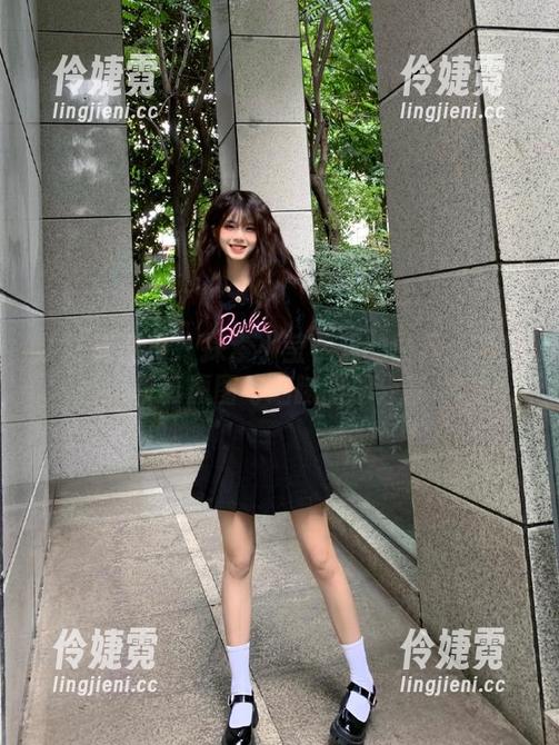 学妹加速跑 - 探索小莹学妹的世界：精美写真原图与细腻图册分享-伶婕霓