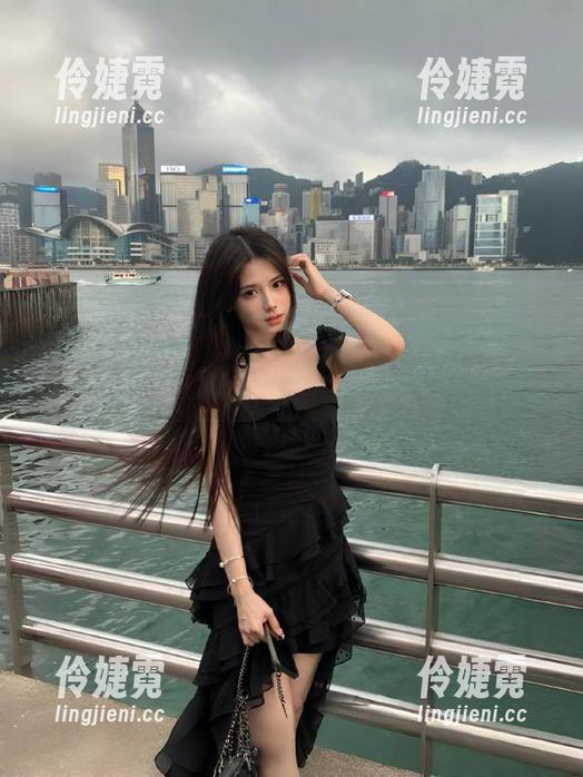 学妹加速跑 - 心语泳池美图分享：缤纷夏日的写真合集等你欣赏-伶婕霓