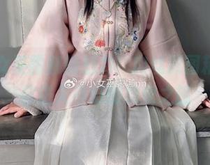 领略小女巫露娜的魅力！肉丝原图精选，带你进入奇幻的视觉之旅