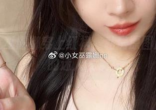 当小女巫露娜穿上红裙，私房原图展现她的迷人气质