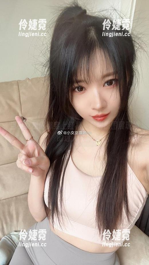 当小女巫露娜穿上红裙，私房原图展现她的迷人气质-伶婕霓