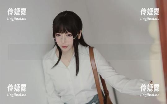 探秘小容仔咕咕咕w的剧情套图合集，感受每一帧的动人瞬间！-伶婕霓