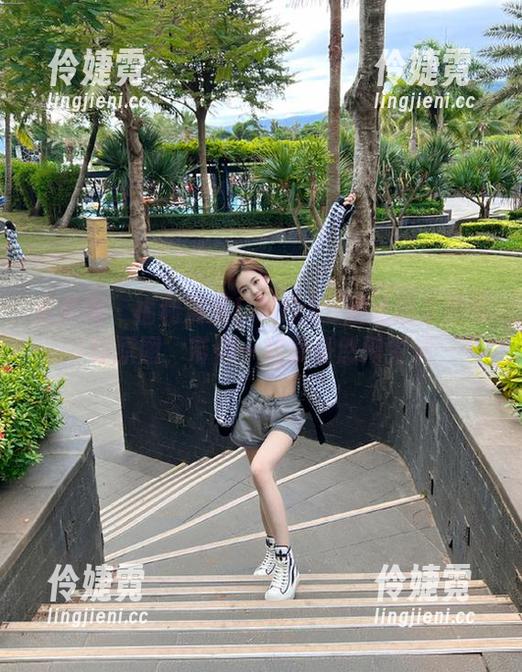 尤果网 - 福利满满！Mikka涵涵居家的写真原图，带你一起享受悠闲生活-伶婕霓