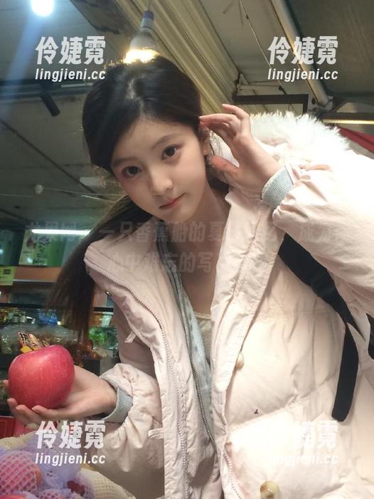 尤果网 - 一只香蕉船的夏日回忆，成为你心中难忘的写真套图-伶婕霓