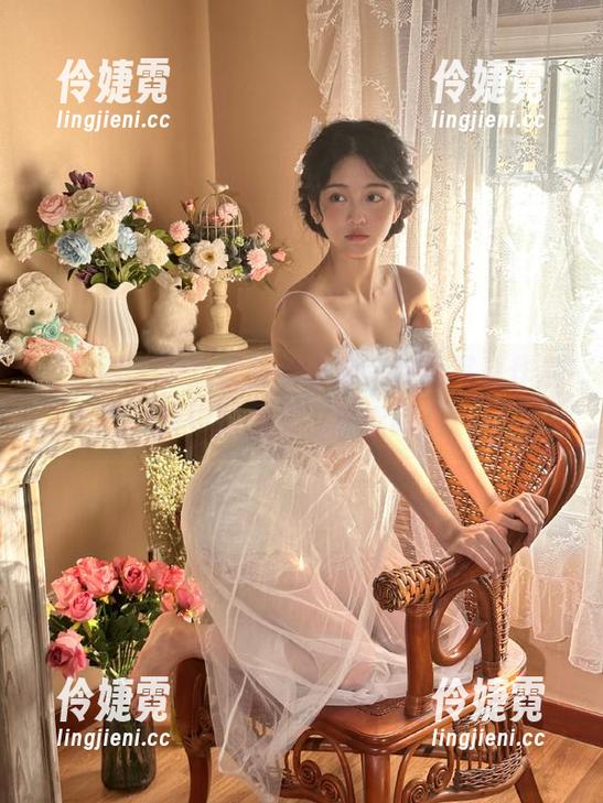 尤果网 - 透过镜头看小琪，校服写真作品集中的甜美与青涩瞬间-伶婕霓