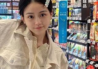 尤果网 - 赵伊彤独特风格无圣光自拍，图片展示她的魅力瞬间