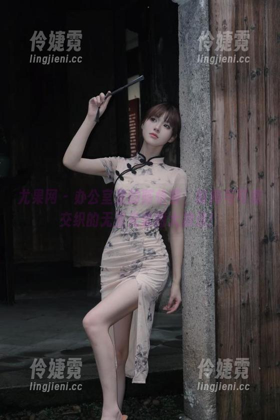 尤果网 - 办公室里的陈怡曼，时尚与可爱交织的无圣光套图大放送！-伶婕霓