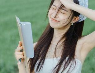 尤果网 - 靳宝的私拍美腿套图，让每一个细节都充满无限诱惑