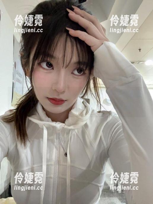 尤果网 - 飞Angelababy呈现网袜作品，下载它，用心感受那份迷人风情-伶婕霓