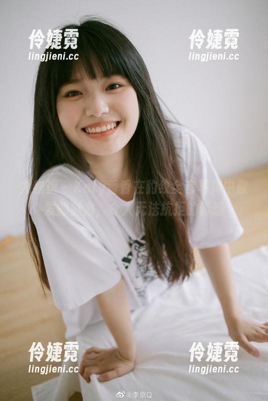 尤物馆 - Kely香香在豹纹全套写真中散发的魅力，令人无法抗拒的诱惑-伶婕霓