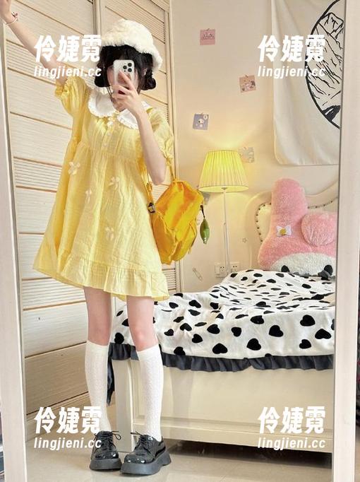 尤蜜荟 - 每次看到娜露selena的黑丝写真作品，我都在思考人生的意义，是不是太沉重了？-伶婕霓