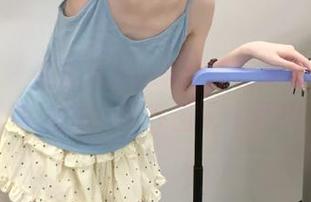 尤蜜荟 - 张思允Nice校园写真作品的独特魅力，尽在图库中展现