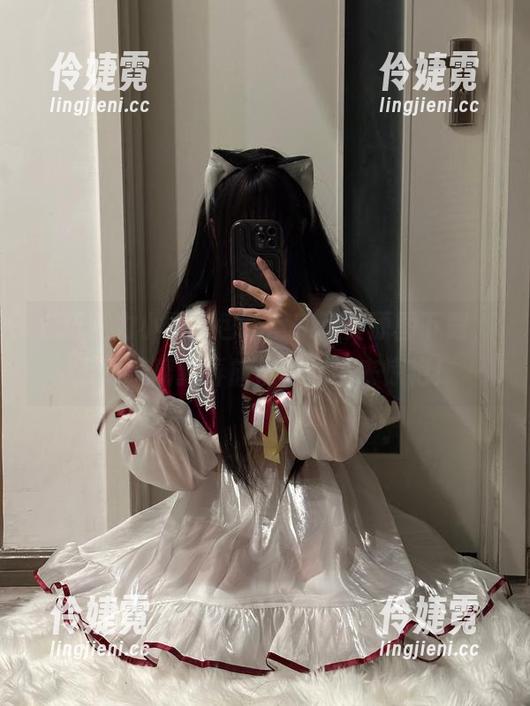 “巧克力小圆面包”全新写真原图下载，五更琉璃新春旗袍为你带来惊艳！-伶婕霓