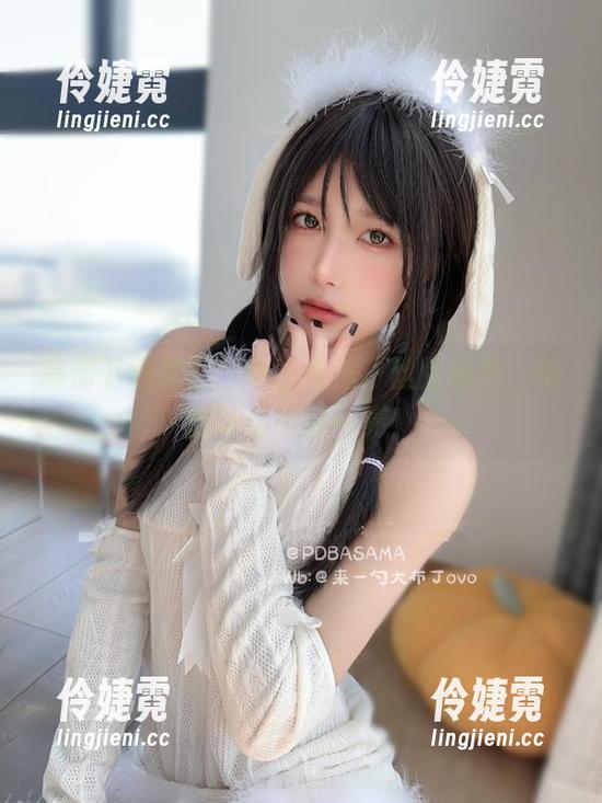 高清下载专区：布丁大法白丝足写真，绝对让你眼前一亮！-伶婕霓