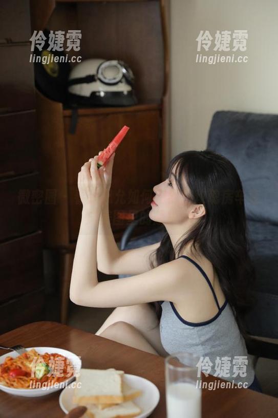 微密圈 - 看张思允如何把烈焰玫瑰房车变成美图里的超模！-伶婕霓