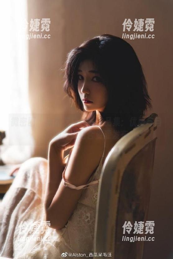 微密圈 - 徐莉芝白衬衫作品集：优雅与自然的完美结合资源发布-伶婕霓