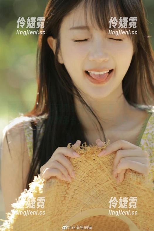 慕丝女郎 - 感受青春气息：观看“小陆双人”写真作品合集中的无尽魅力-伶婕霓