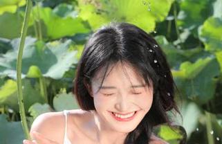 轻松拥抱夏日的浪漫，“抱走莫子”泳衣写真集独家资源火热上架！