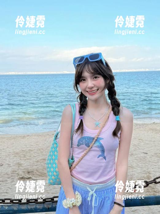 推女神 - 与施忆佳一起畅游奶牛的世界，真实与美图交织的写真之旅-伶婕霓