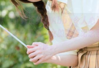 推女神 - 下载王乔恩Abby令人心动的校服照片图库，青春少女的完美纪念等你来拿！