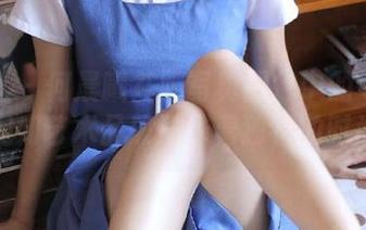 星颜社 - 何晨曦礼服写真图包中的每一帧，都宛如艺术品般演绎着独特的时尚故事