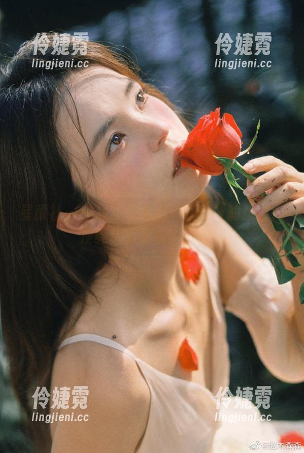 星颜社 - 一起领略星冉“灰丝”的魅力：顶级写真集资源推荐！-伶婕霓