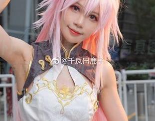 甜美女仆风，星黛鹿鹿i精彩写真图包，让你瞬间爱上她的每一个姿态！