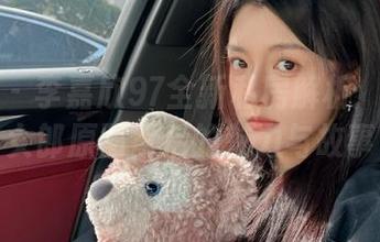 微密圈 - 李嘉欣97全新私房解析：亮钻兔女郎原图背后的魅力与故事