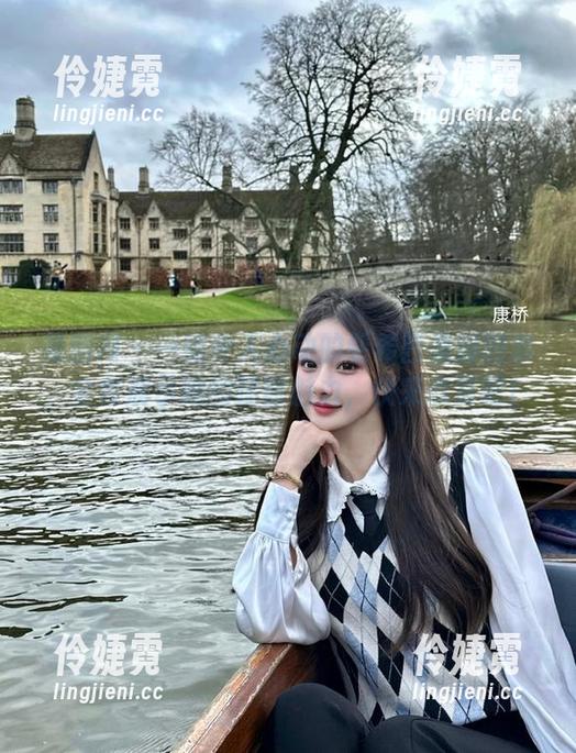 果团网 - 一组令人心动的裴希西美脚图集，全套展示她的腿部魅力，快来欣赏吧！-伶婕霓