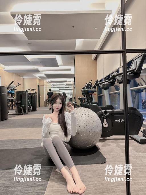 果团网 - 观看通灵儿的油亮写真，心中不禁感叹：这才是偶像的真正力量！-伶婕霓