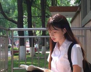 梦丝女神 - 原图独享：晓晓的黑衣少女写真艺术，带你体验不同寻常的视觉旅程