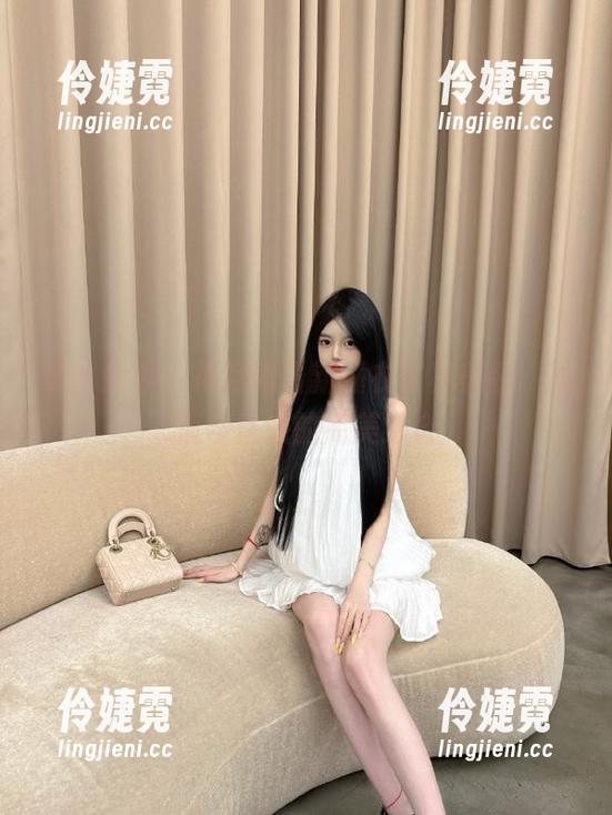 梦丝女神 - 花月舞最新睡衣写真美图，颜值与性感的完美结合-伶婕霓