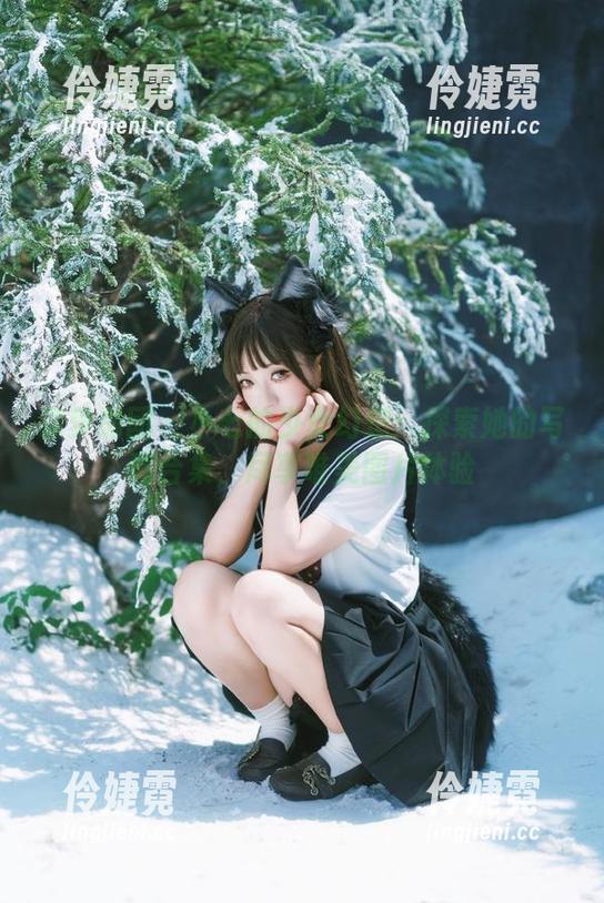 森萝财团 - 小七的少女幻想：探索她的写真合集，尽享唯美图片体验-伶婕霓