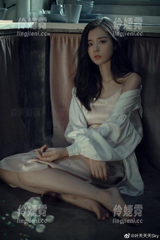 森萝财团 - 小满女王专属图集大放送，免费线下展现她的风格-伶婕霓