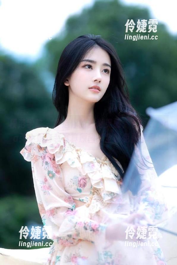 模范学院 - 打造你的时尚灵感，下载Laura张小妮套装写真原图，全部免费获取！-伶婕霓