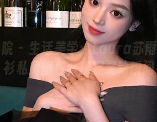 模范学院 - 生活美学：Laura苏雨彤白衬衫私房图包，捕捉灵动瞬间