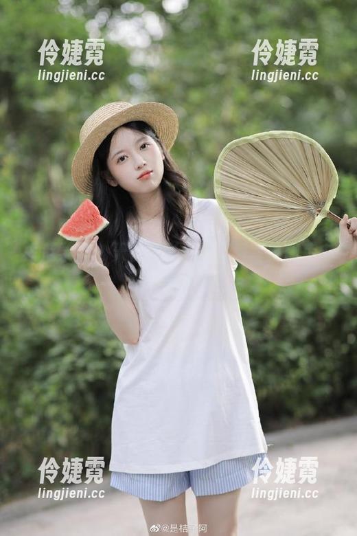 模范学院 - 天使魅影：慕羽茜写真图库中的神秘与动人-伶婕霓