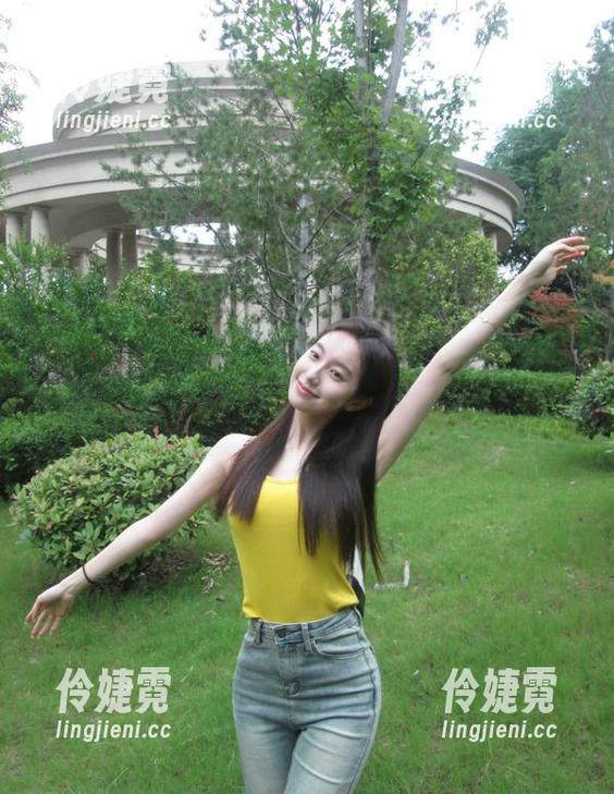 模范学院 - 林小艺泳池写真全景，尽在专业图库资源中呈现魅力-伶婕霓